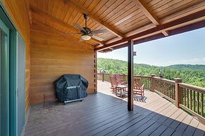 Hot Tub & Game Room: Spacious Nebo Cabin!