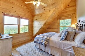 Hot Tub & Game Room: Spacious Nebo Cabin!