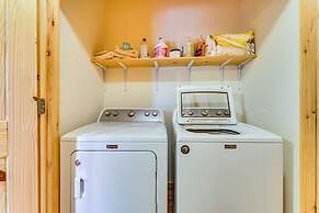 Hot Tub & Game Room: Spacious Nebo Cabin!