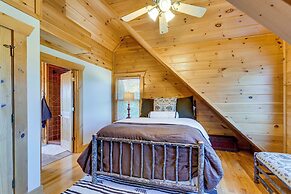 Hot Tub & Game Room: Spacious Nebo Cabin!