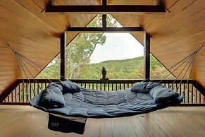 Hot Tub & Game Room: Spacious Nebo Cabin!