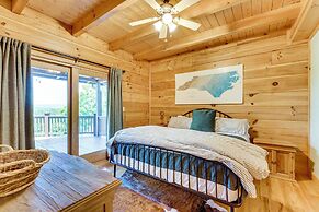 Hot Tub & Game Room: Spacious Nebo Cabin!