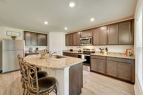 Modern Poinciana Retreat: 27 Mi to Disney World!