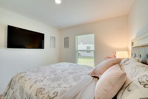 Modern Poinciana Retreat: 27 Mi to Disney World!