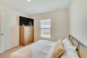 Modern Poinciana Retreat: 27 Mi to Disney World!