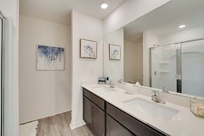 Modern Poinciana Retreat: 27 Mi to Disney World!