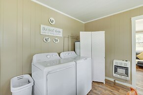 2 Mi to Lake: Lineville Farmhouse w/ Fire Pit