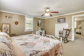 2 Mi to Lake: Lineville Farmhouse w/ Fire Pit