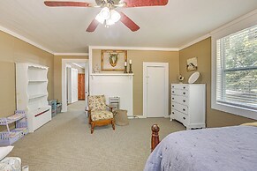 2 Mi to Lake: Lineville Farmhouse w/ Fire Pit