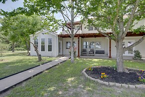 Private Pool & Guest House: Spacious Kemp Home!