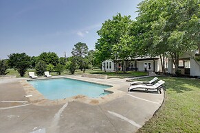 Private Pool & Guest House: Spacious Kemp Home!