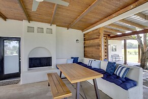Private Pool & Guest House: Spacious Kemp Home!