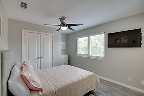 Private Pool & Guest House: Spacious Kemp Home!