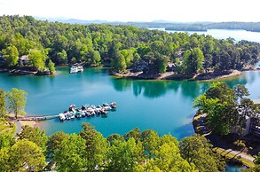 Lake Keowee Condo: Resort Pools & Lake Access!