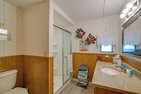 Satsuma Home w/ Fire Pit + Dunns Creek Access!