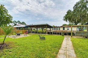 Satsuma Home w/ Fire Pit + Dunns Creek Access!