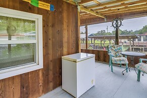 Satsuma Home w/ Fire Pit + Dunns Creek Access!