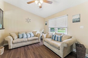 Quaint Jacksonville Getaway Near Camp Lejeune!
