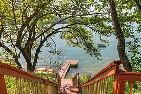 Cozy Frazee Lake Home w/ Hot Tub & Fire Pit!