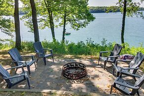 Cozy Frazee Lake Home w/ Hot Tub & Fire Pit!