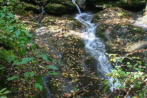 40-acre Ararat Escape: On-site Trails & Mtn Views!