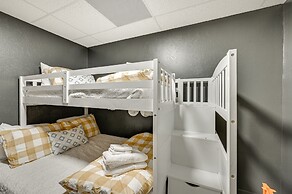 Relaxing Salem House With Boat Slip & Mtn Views!