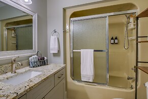 Keowee Key Condo Rental w/ Golf Course View!