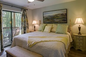 Keowee Key Condo Rental w/ Golf Course View!