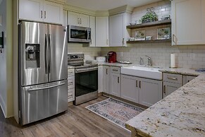 Keowee Key Condo Rental w/ Golf Course View!