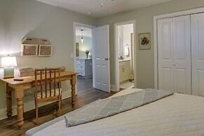 Keowee Key Condo Rental w/ Golf Course View!