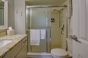 Keowee Key Condo Rental w/ Golf Course View!