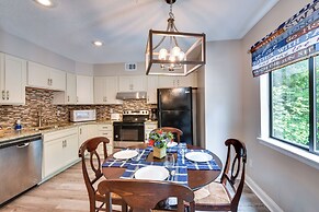 Walk to Lake Keowee: Salem Townhome w/ Deck