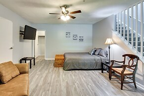 Walk to Lake Keowee: Salem Townhome w/ Deck