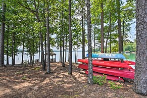 Walk to Lake Keowee: Salem Townhome w/ Deck