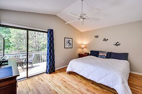 Walk to Lake Keowee: Salem Townhome w/ Deck