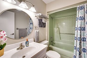 Walk to Lake Keowee: Salem Townhome w/ Deck