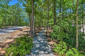 Walk to Lake Keowee: Salem Townhome w/ Deck