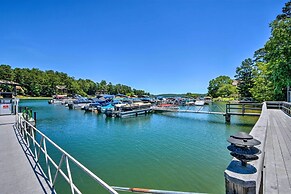 Walk to Lake Keowee: Salem Townhome w/ Deck