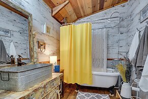 Cozy Tennessee Abode w/ Private Hot Tub & Fire Pit