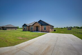 Madill Vacation Rental w/ Grill: Near Lake Texoma!