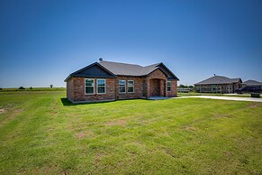 Madill Vacation Rental w/ Grill: Near Lake Texoma!