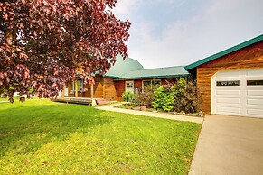 Spirit Lake Home w/ Fenced Yard: 1 Mi to Water!