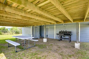 Deck & Fenced-in Yard: Texas Escape!