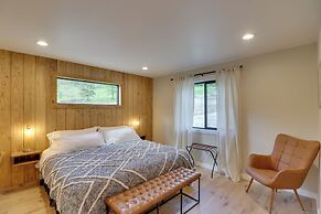 Lakeside Cabin w/ Hot Tub: 3 Mi to Flathead Lake!