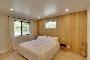 Lakeside Cabin w/ Hot Tub: 3 Mi to Flathead Lake!