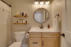 Lakeside Cabin w/ Hot Tub: 3 Mi to Flathead Lake!