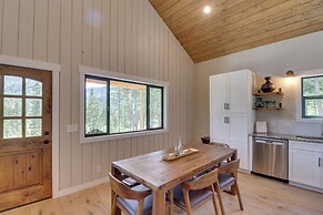 Lakeside Cabin w/ Hot Tub: 3 Mi to Flathead Lake!