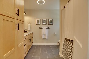 Lakeside Cabin w/ Hot Tub: 3 Mi to Flathead Lake!