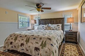 Waterfront Pensacola Paradise With Boat Slips!