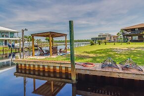 Waterfront Pensacola Paradise With Boat Slips!